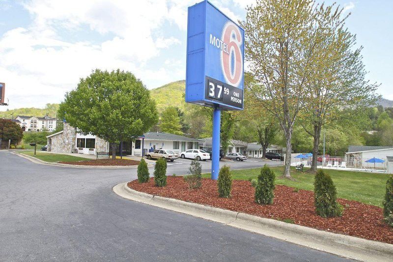 Super 8 By Wyndham Asheville/Biltmore Exterior foto